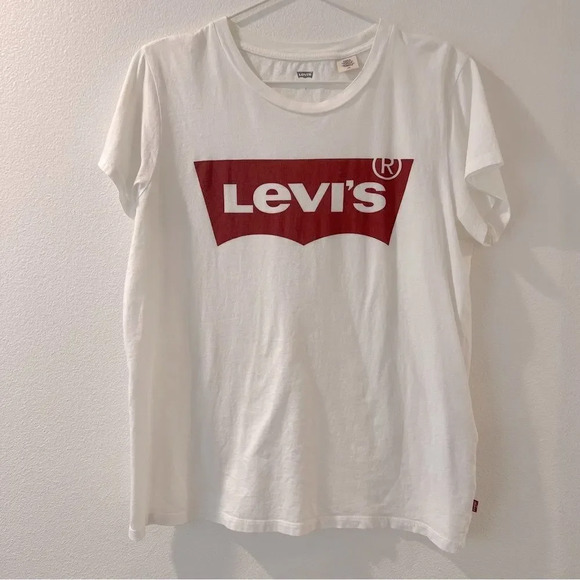 Levi's Tops - LEVI’S TEE 